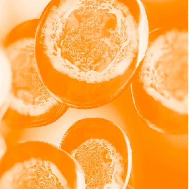 Abstrakte Darstellung des Inhaltsstoffes Phe-Resorcinol, in Form von runden, transparenten Strukturen in orange Tönen.
