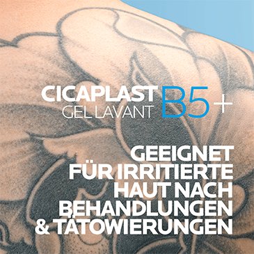 Tätowierte Haut mit Text auf Bild: Geeignet für irritierte Haut nach Behandlungen und Tätowierungen. 
