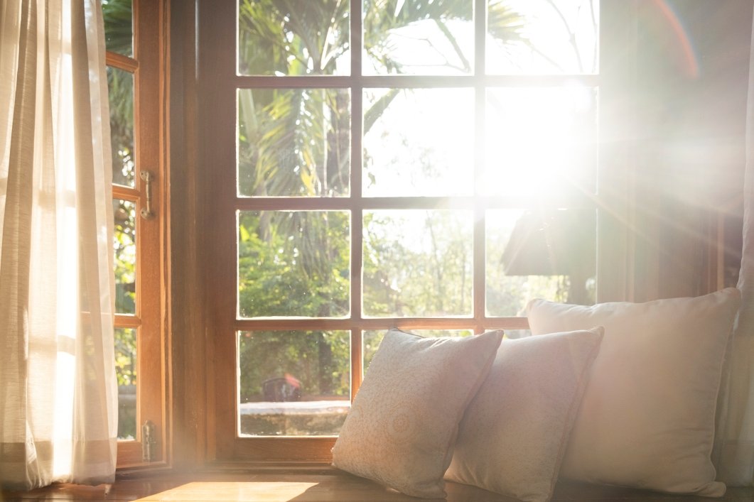 Durch Fensterglas braun werden