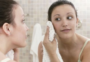 la roche posay article main illustration skin care skin allergy treatm