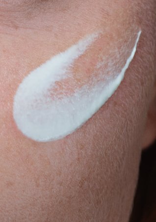 https://www.larocheposay.de/-/media/project/loreal/brand-sites/lrp/emea/de/simple-page/landing-page/anthelios-uvmune/lrp-landing-uvmune400-2022-sitecore-website-netlock-card2_recto.jpg