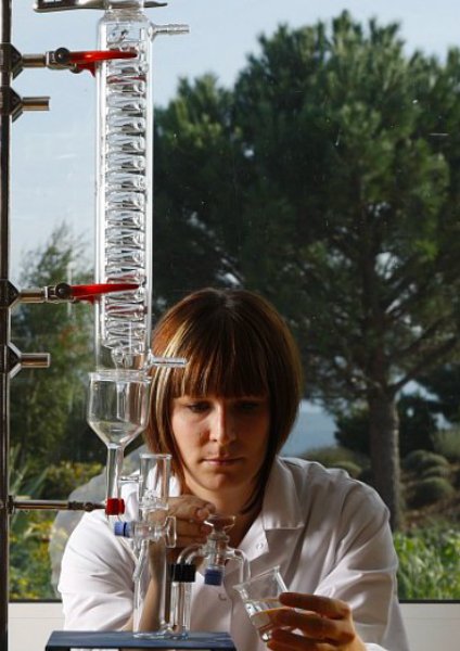 https://www.larocheposay.de/-/media/project/loreal/brand-sites/lrp/emea/de/simple-page/landing-page/microbiome-hub/laroche-posay-landingpage-microbiome-science-flipcard11.jpg